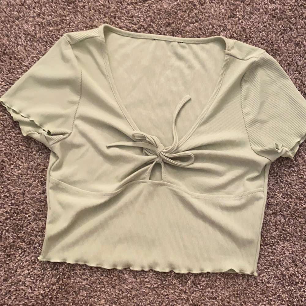 V neck lettuce trim rubbed crop top